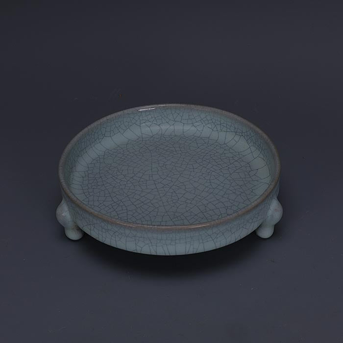 China's most famous porcelain types: blue and white porcelain, white porcelain, and polychrome porcelain.