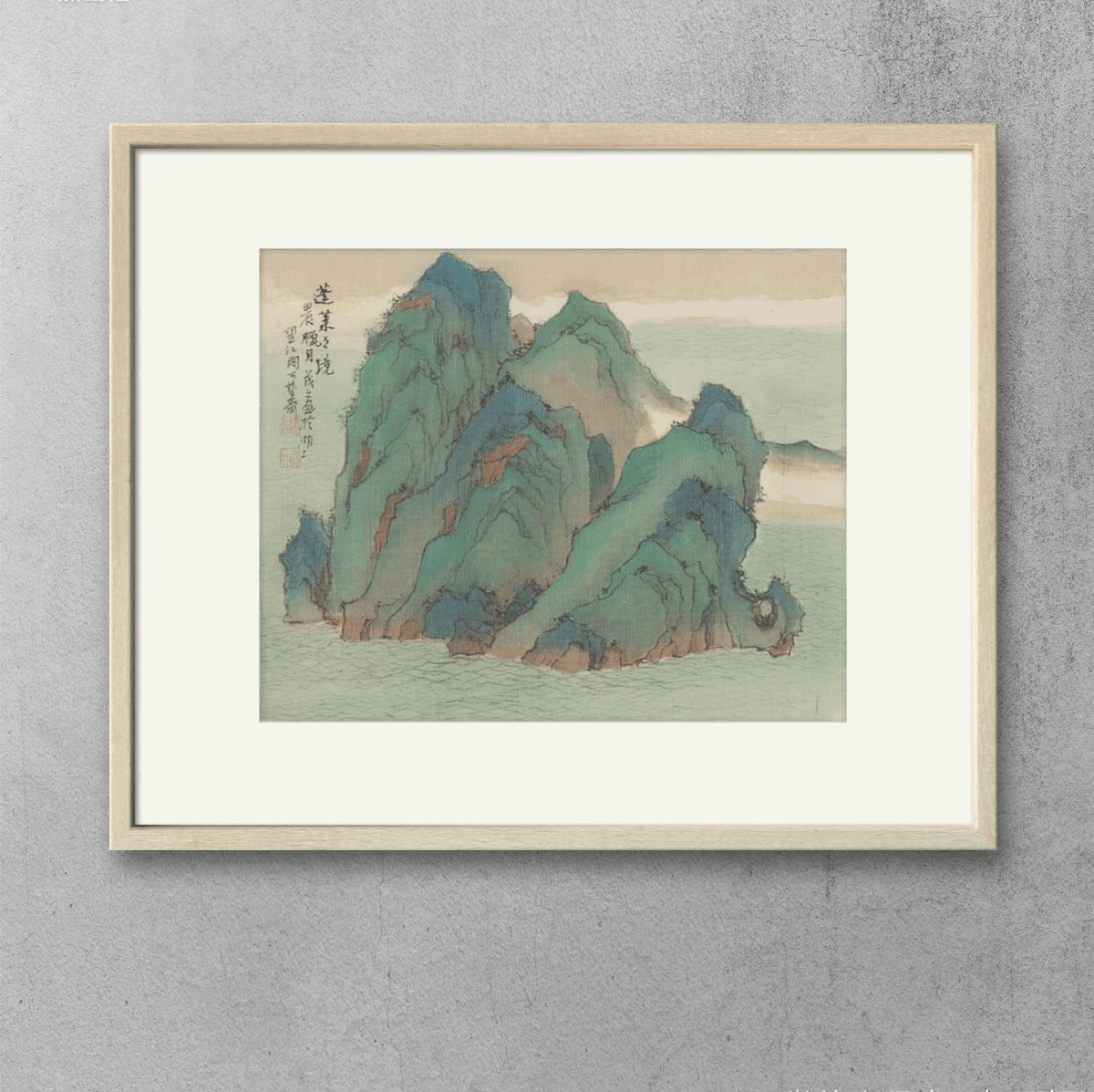 靜謐水域中的雄偉山脈